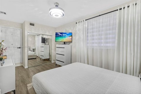 Casa en venta en Hollywood, Florida, 4 dormitorios, 185.71 m2 № 1974133 - foto 15