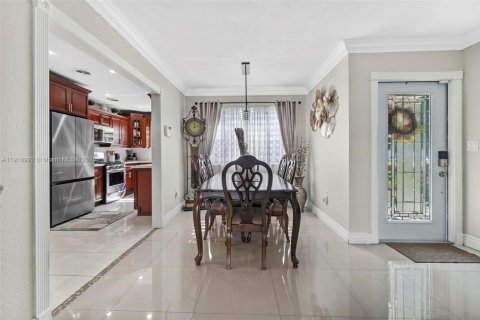 Casa en venta en Hollywood, Florida, 4 dormitorios, 185.71 m2 № 1974133 - foto 8