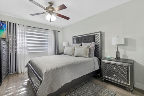 Casa en venta en Hollywood, Florida, 4 dormitorios, 185.71 m2 № 1974133 - foto 17