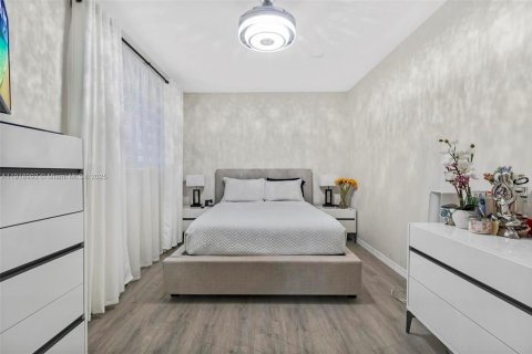 Casa en venta en Hollywood, Florida, 4 dormitorios, 185.71 m2 № 1974133 - foto 14