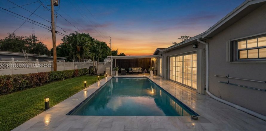 Casa en Hollywood, Florida 4 dormitorios, 185.71 m2 № 1974133