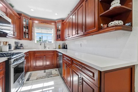 Casa en venta en Hollywood, Florida, 4 dormitorios, 185.71 m2 № 1974133 - foto 5