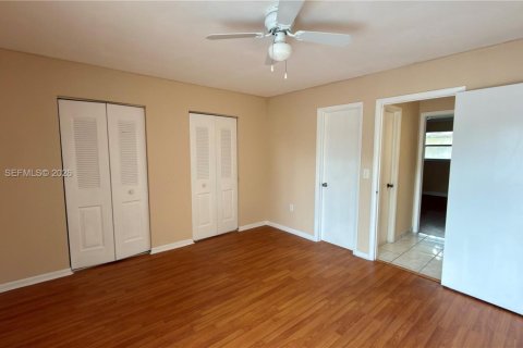 Снять в аренду таунхаус в Маргит, Флорида 2 спальни, 107.4м2, № 1998748 - фото 15