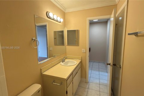 Снять в аренду таунхаус в Маргит, Флорида 2 спальни, 107.4м2, № 1998748 - фото 20