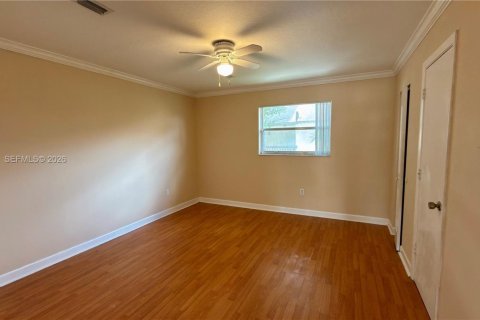 Снять в аренду таунхаус в Маргит, Флорида 2 спальни, 107.4м2, № 1998748 - фото 21