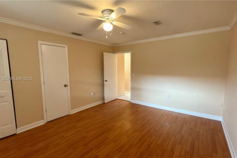 Снять в аренду таунхаус в Маргит, Флорида 2 спальни, 107.4м2, № 1998748 - фото 22