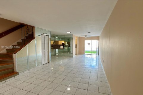 Снять в аренду таунхаус в Маргит, Флорида 2 спальни, 107.4м2, № 1998748 - фото 6