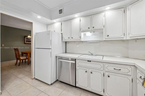 Copropriété à vendre à Sunny Isles Beach, Floride: 1 chambre, 70.79 m2 № 1861797 - photo 18