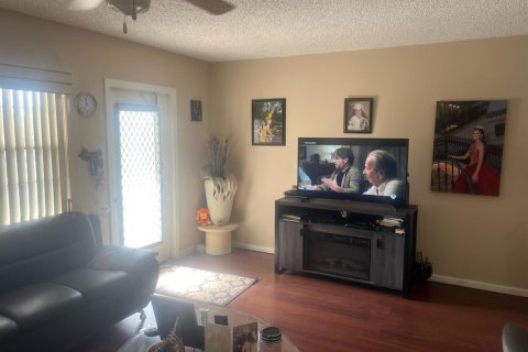 Condo in West Palm Beach, Florida, 1 bedroom  № 1038184 - photo 1