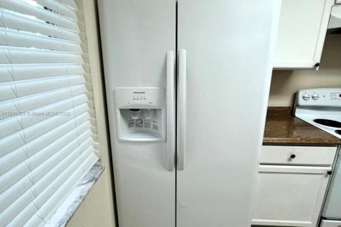 Condo in Miramar, Florida, 2 bedrooms  № 1779692 - photo 3