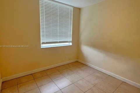 Condo in Miramar, Florida, 2 bedrooms  № 1779692 - photo 17