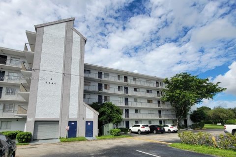 Condo in Miramar, Florida, 2 bedrooms  № 1779692 - photo 24