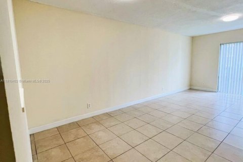 Condo in Miramar, Florida, 2 bedrooms  № 1779692 - photo 16