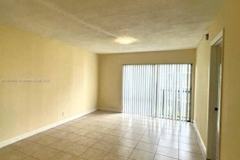 Condo in Miramar, Florida, 2 bedrooms  № 1779692 - photo 11