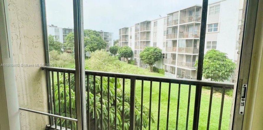 Condo in Miramar, Florida, 2 bedrooms  № 1779692