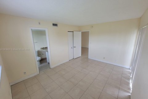 Condo in Miramar, Florida, 2 bedrooms  № 1779692 - photo 22