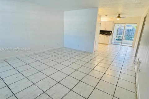 Купить коммерческую недвижимость в Помпано-Бич, Флорида 230.68м2, № 2066698 - фото 18