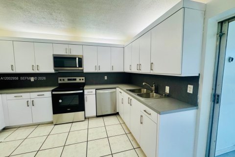 Купить коммерческую недвижимость в Помпано-Бич, Флорида 230.68м2, № 2066698 - фото 9