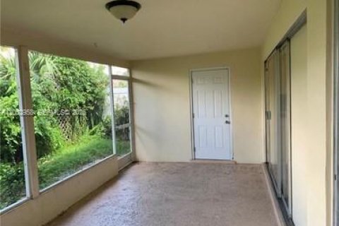 Купить коммерческую недвижимость в Помпано-Бич, Флорида 230.68м2, № 2066698 - фото 22