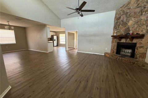 House in Brandon, Florida 3 bedrooms, 156.45 sq.m. № 2095761 - photo 9
