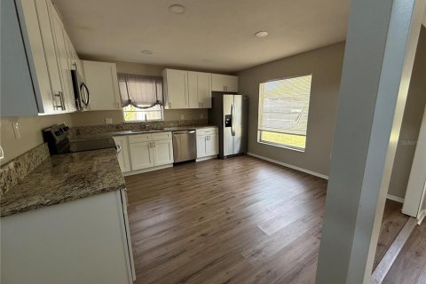 House in Brandon, Florida 3 bedrooms, 156.45 sq.m. № 2095761 - photo 10
