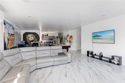 House in Miami Beach, Florida 5 bedrooms, 288.37 sq.m. № 1764153 - photo 4