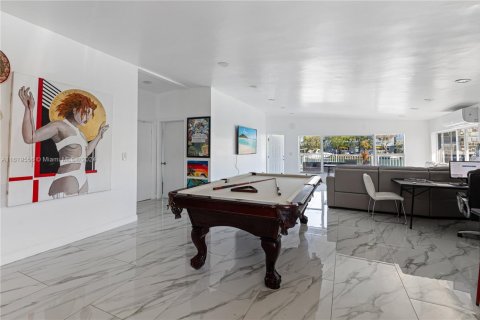 House in Miami Beach, Florida 5 bedrooms, 288.37 sq.m. № 1764153 - photo 3