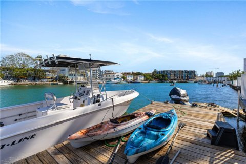 House in Miami Beach, Florida 5 bedrooms, 288.37 sq.m. № 1764153 - photo 7