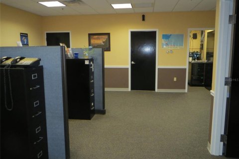 Propiedad comercial en alquiler en Orlando, Florida, 124.21 m2 № 1745016 - foto 10