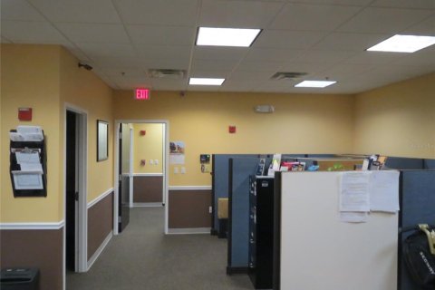 Propiedad comercial en alquiler en Orlando, Florida, 124.21 m2 № 1745016 - foto 7