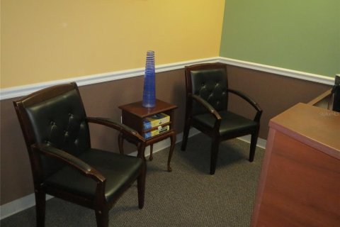 Propiedad comercial en alquiler en Orlando, Florida, 124.21 m2 № 1745016 - foto 3