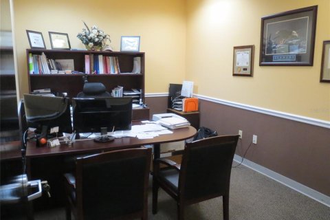 Propiedad comercial en alquiler en Orlando, Florida, 124.21 m2 № 1745016 - foto 13