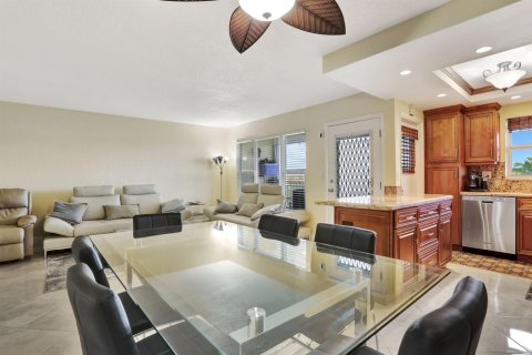 Condo in Deerfield Beach, Florida, 2 bedrooms  № 2177321 - photo 11