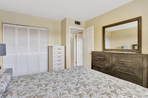Condo in Deerfield Beach, Florida, 2 bedrooms  № 2177321 - photo 17