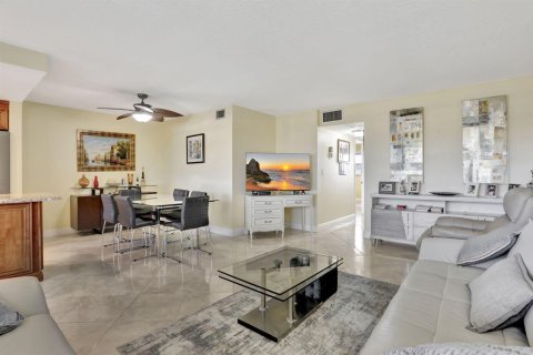 Condo in Deerfield Beach, Florida, 2 bedrooms  № 2177321 - photo 8