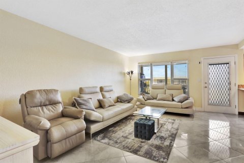 Condo in Deerfield Beach, Florida, 2 bedrooms  № 2177321 - photo 13