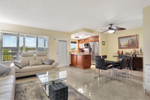 Condo in Deerfield Beach, Florida, 2 bedrooms  № 2177321 - photo 9