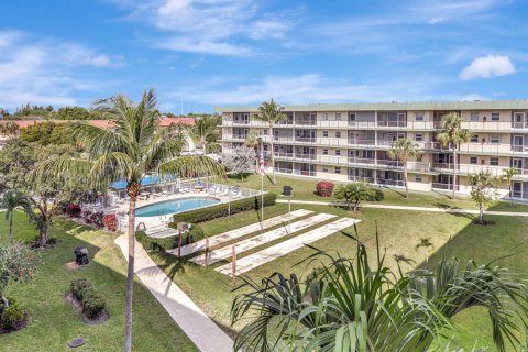 Condo in Deerfield Beach, Florida, 2 bedrooms  № 2177321 - photo 24