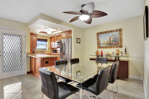 Condo in Deerfield Beach, Florida, 2 bedrooms  № 2177321 - photo 10