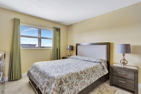 Condo in Deerfield Beach, Florida, 2 bedrooms  № 2177321 - photo 16