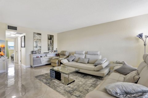 Condo in Deerfield Beach, Florida, 2 bedrooms  № 2177321 - photo 7