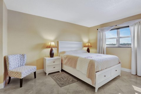 Condo in Deerfield Beach, Florida, 2 bedrooms  № 2177321 - photo 18