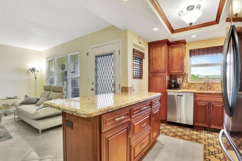 Condo in Deerfield Beach, Florida, 2 bedrooms  № 2177321 - photo 5