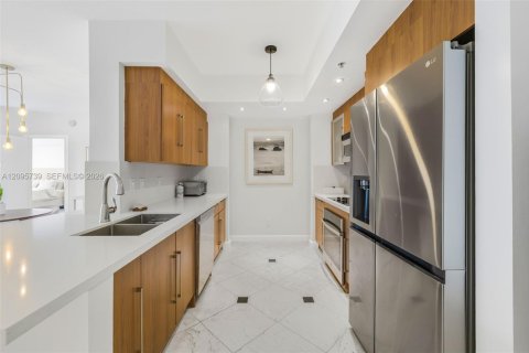 Copropriété à louer à Miami, Floride: 2 chambres, 113.99 m2 № 2386894 - photo 3