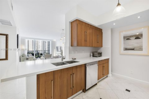 Copropriété à louer à Miami, Floride: 2 chambres, 113.99 m2 № 2386894 - photo 6