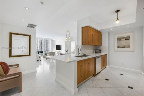 Copropriété à louer à Miami, Floride: 2 chambres, 113.99 m2 № 2386894 - photo 5