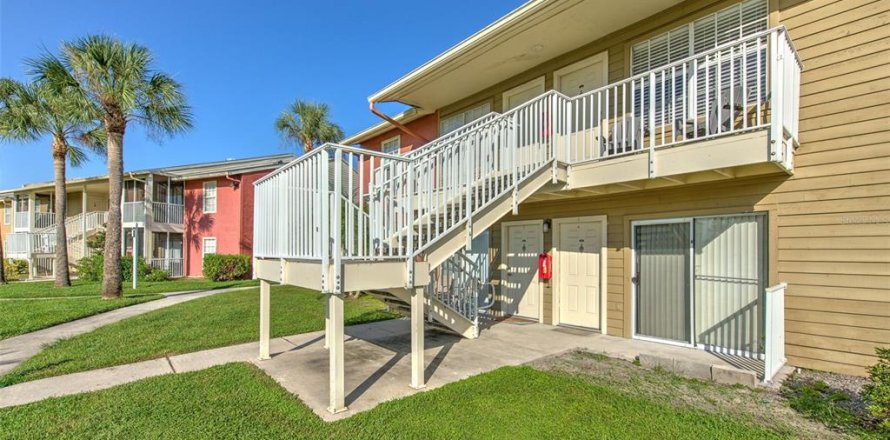 Condominio en Brandon, Florida, 1 dormitorio № 1902598