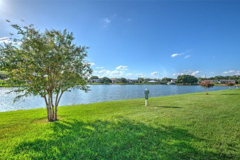 Condominio en venta en Brandon, Florida, 1 dormitorio, 55.56 m2 № 1902598 - foto 3