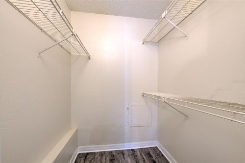 Condominio en venta en Brandon, Florida, 1 dormitorio, 55.56 m2 № 1902598 - foto 19
