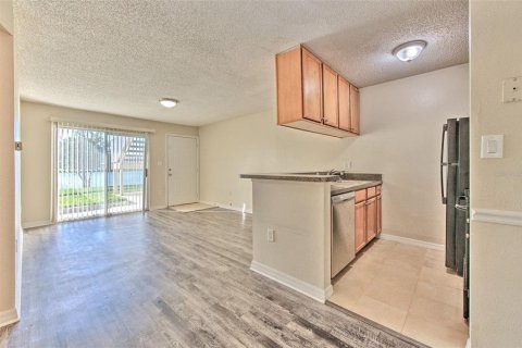 Condominio en venta en Brandon, Florida, 1 dormitorio, 55.56 m2 № 1902598 - foto 10